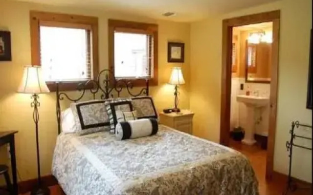 Cedar House on Sound B&B