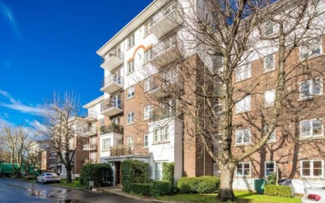 Veeve  1 Bed Flat Brompton Park Crescent Fulham