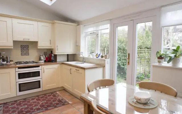 Veeve  House Ashlone Road Putney