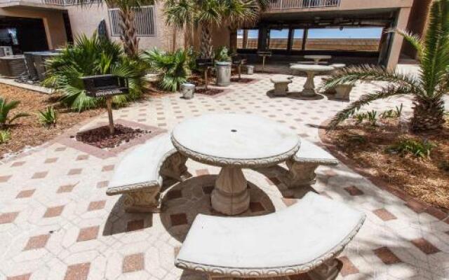 Islander 4006 by RedAwning