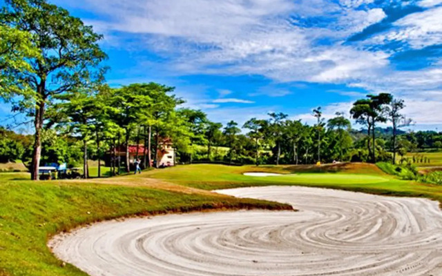 Wing on Golf Country Club