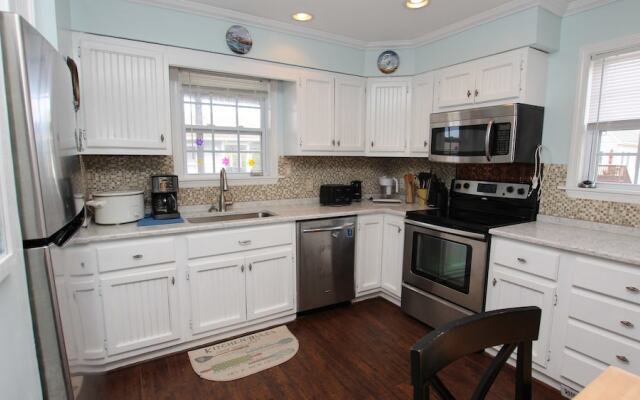 WindOver - 5 Br home by RedAwning