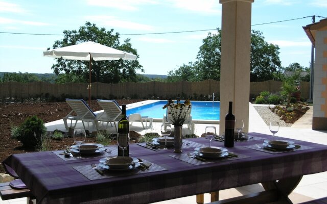 Holiday home Fragola with Outdoor Swimmingpool  in Tinjan