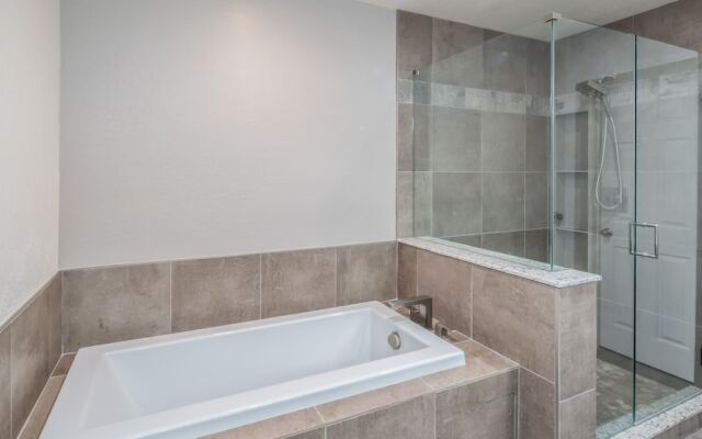 Spacious 4BR Home Pool by WanderJaunt