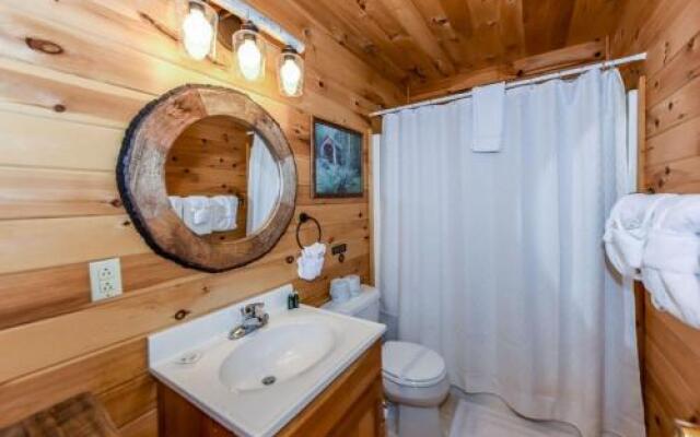 Cardinal - 2 Br home by RedAwning