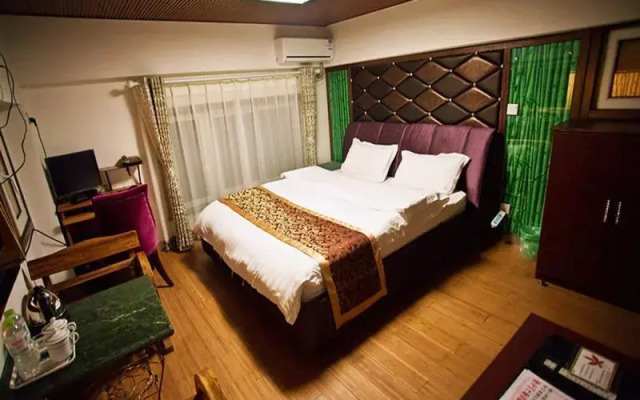 Qingdao Laiyinbao Business Hotel