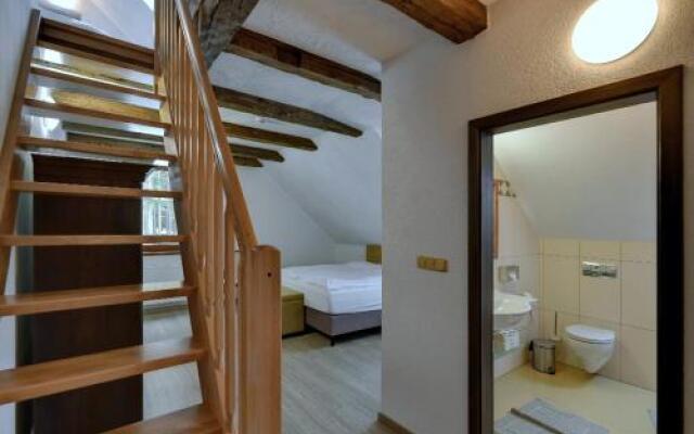 Zamecka Fortovna / Forester House