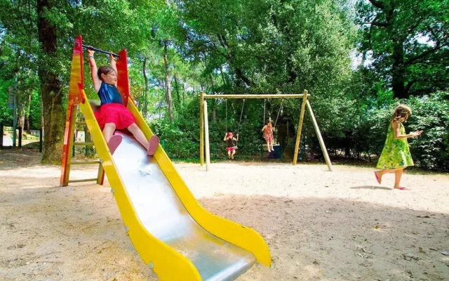 Camping  Le Bois Damour