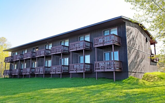 Lake Fanny Hooe Resort-2 Bed With Balcony #12 1 Bedroom Hotel Room by RedAwning
