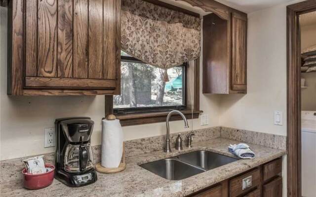 Bear Cat Crossing - Three Bedroom Cabin