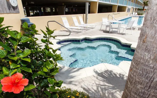 Pelican Isle 202 by RedAwning