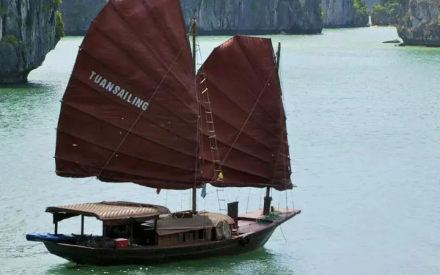 Tuan Sailing Cruise