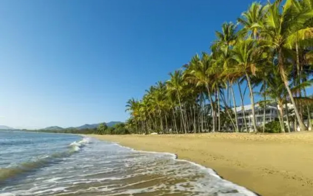 Palm Cove Beach Apartment