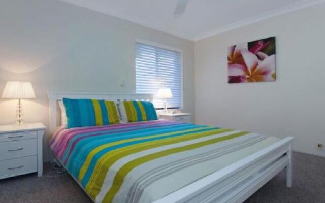 Nicholli, Bay Parklands, Unit 32/2 Gowrie Avenue