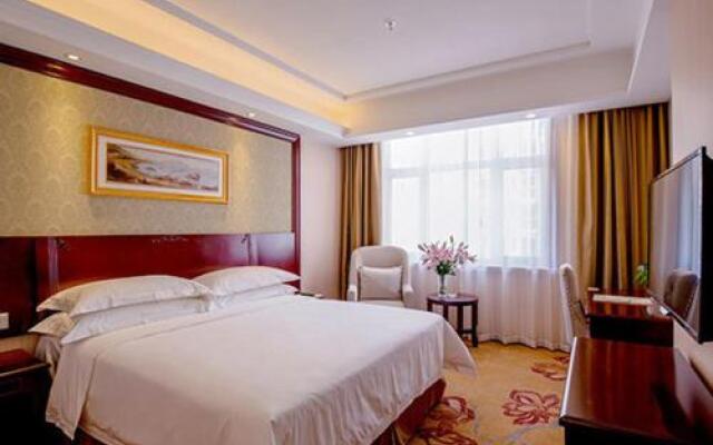 Vienna Hotel Guangdong Dongguan Tangxia South High-Speed Railway Station