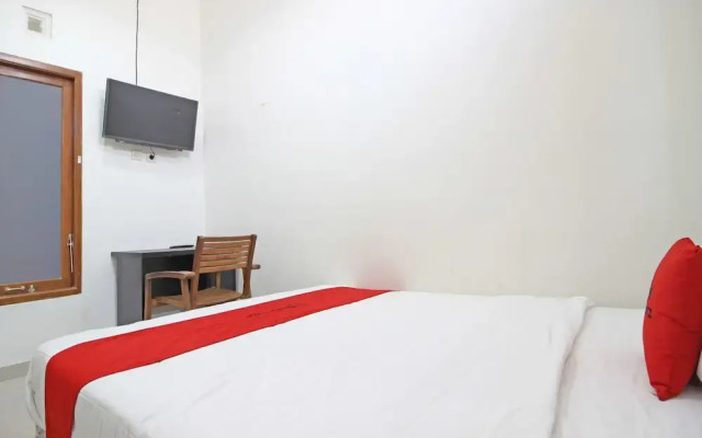 RedDoorz near RS Moewardi