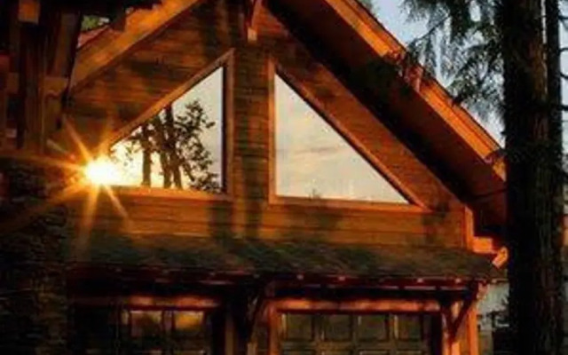 Revelstoke Timber Loft B&B