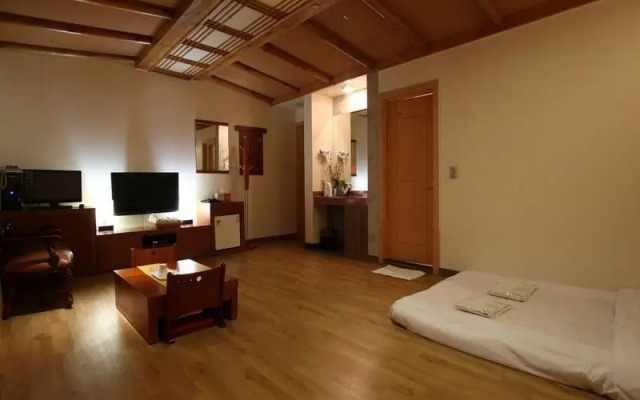 WeolmoonJes Hotel