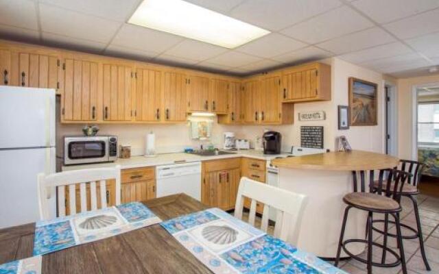 46th St Windjammer 201 2Br Condo