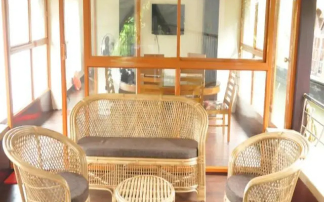 Elisha Houseboats