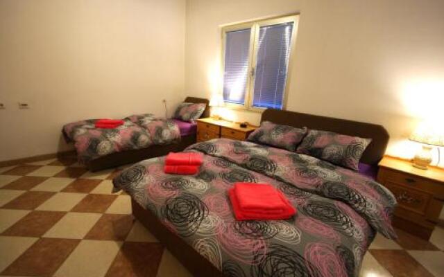 Hostel Topić