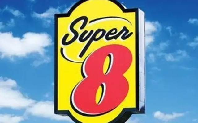 Super 8 by Wyndham Zhengzhou Railway Station Square