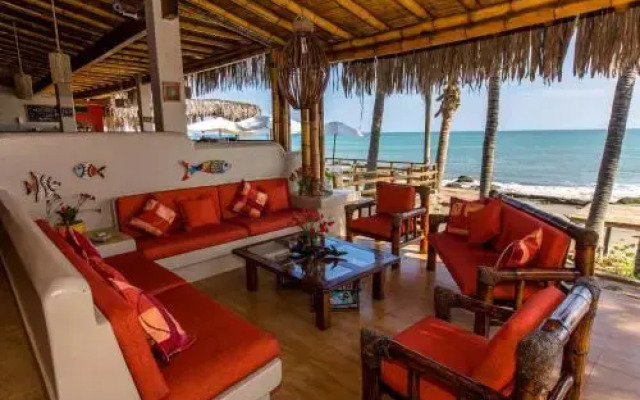 Casa de Playa Bungalows & Restaurant