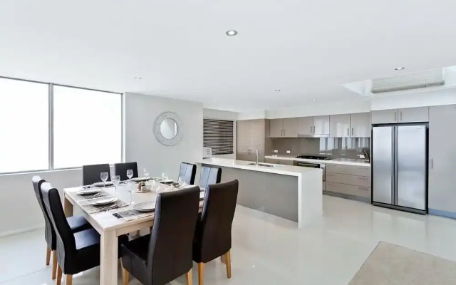 Catalina Luxury Apartments 9