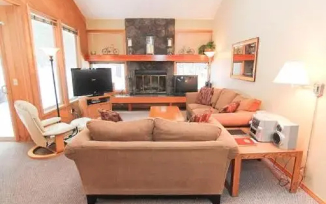 Quelah 28 - 3 Br condo by RedAwning