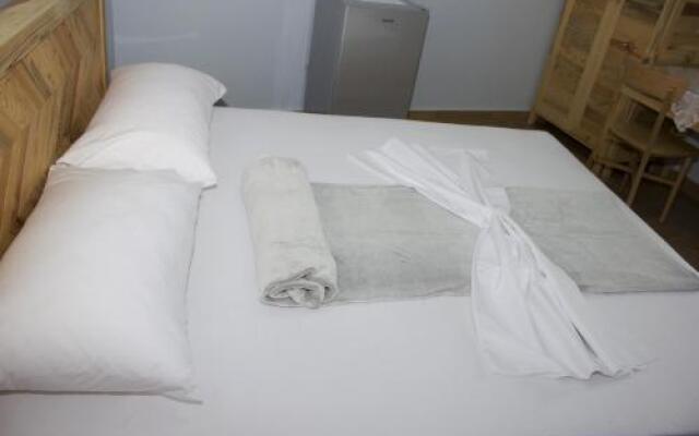 Dena Guesthouse & Art