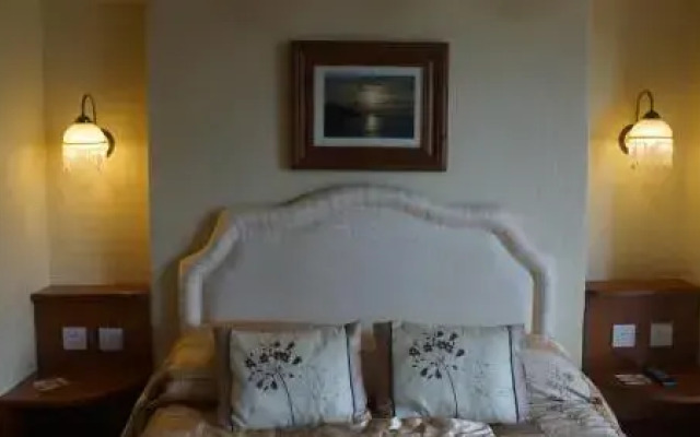 Poplars Hotel