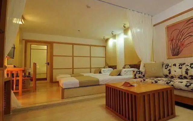 Chateau L'Act Hotel