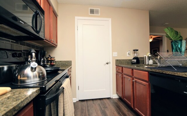 Deluxe Clearwater Apartment CP-614