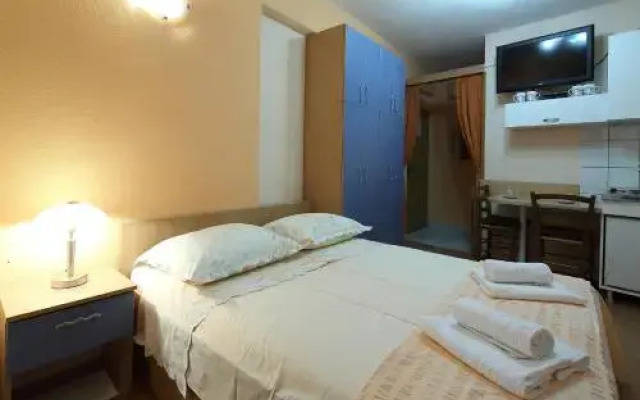 La Familia Apartments