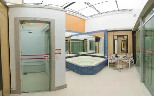 Status Motel (Adult Only)