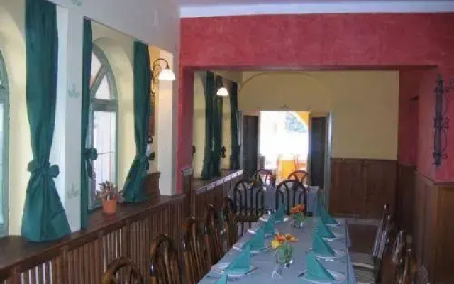 Sziget And Restaurant