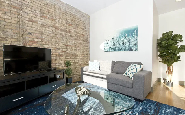 Vibrant 2BR in Wrigleyville by Sonder