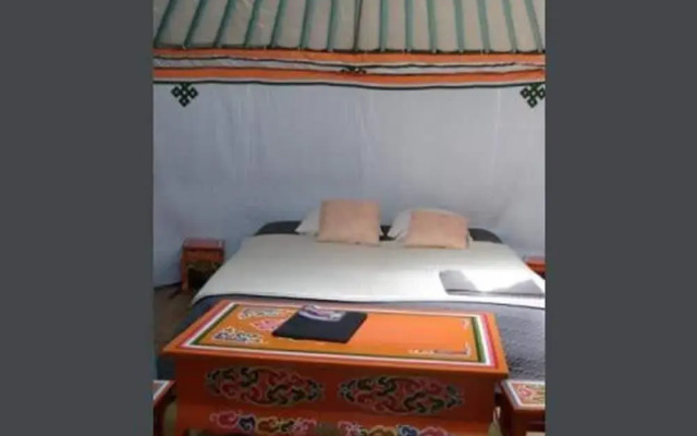 Camping Domaine Provencal - Yourtes