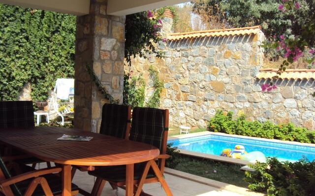 Important Group Villa Berry