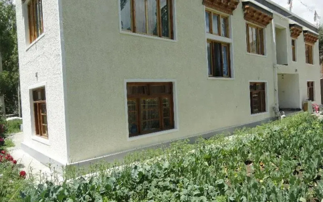 Zal Guest House