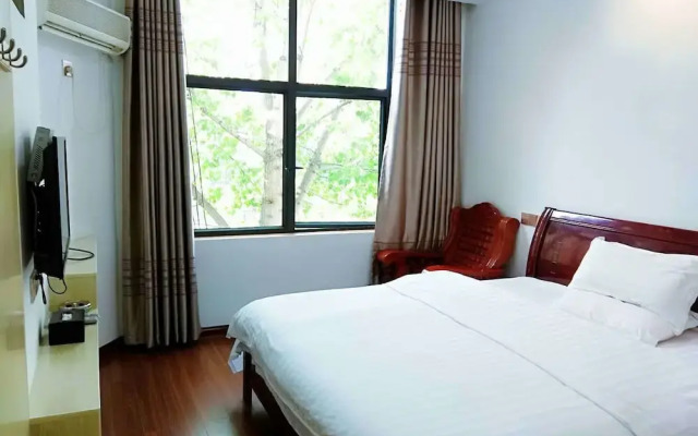 DONG JIANG HU XIANG CUN DA WAN CAI Hotel