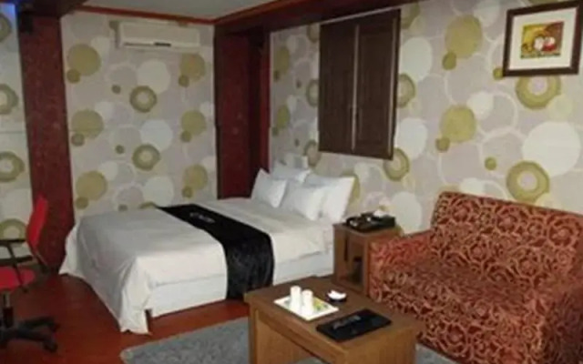 I Hotel