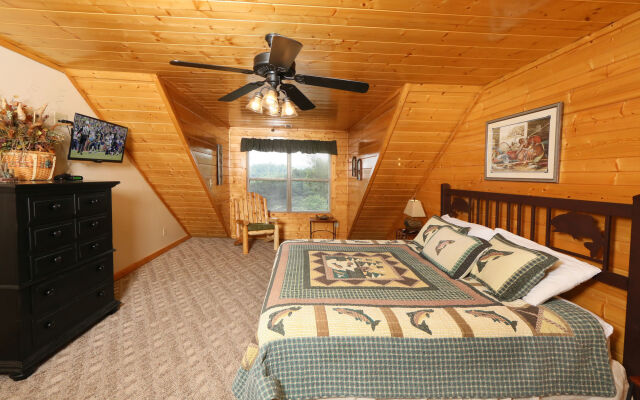 Mountain Shadow 6 Br cabin by RedAwning