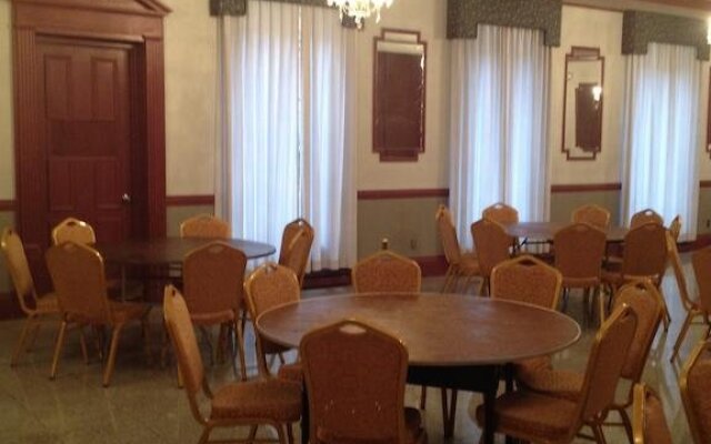 Travel Hotel & Suites