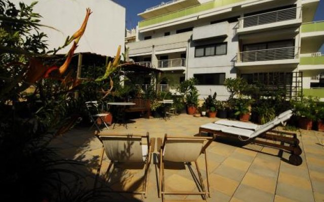 Apartment With Roof Garden