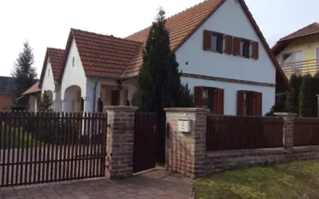 Négy Évszak Apartmanház