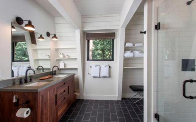 Oliver Pet Friendly Rental by RedAwning