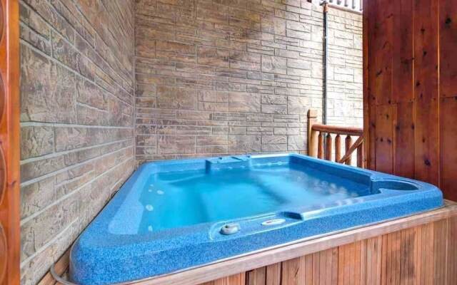 Pine Tree Lodge - Eight Bedroom Cabin