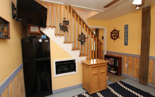 WindOver - 5 Br home by RedAwning