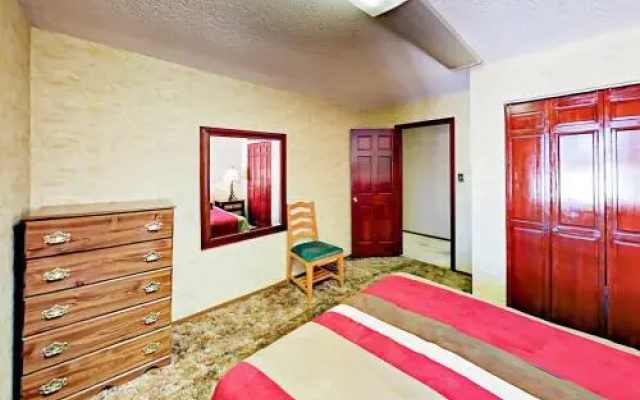 8676 S 1300 E Condo by RedAwning